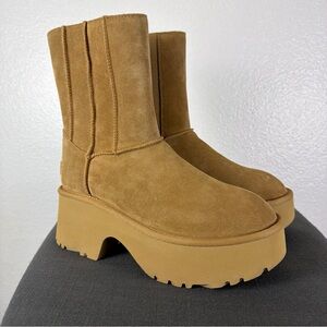 UGG Platform Suede Mid-Calf Boots Tan
Zip Closure Size 9 1158313